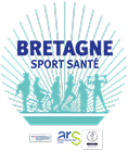 Bretagne Sport Santé : Activités physiques et bien-être Logo Bretagne Sport Santé avec silhouettes de randonneurs sous un cercle vert et bleu clair, supporté par les logos ARS et partenaires.